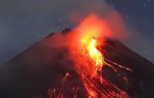 Gunung Merapi Erupsi Lagi, Muntahkan Lava Pijar Sejauh 1.500 Meter