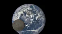 Belum lama ini NASA merilis sebuah video yang menampilkan bulan melintasi muka bumi.