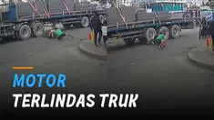 Nasib apes dialami seorang pengemudi motor ini karena kurang hati-hati saat men starter motor.