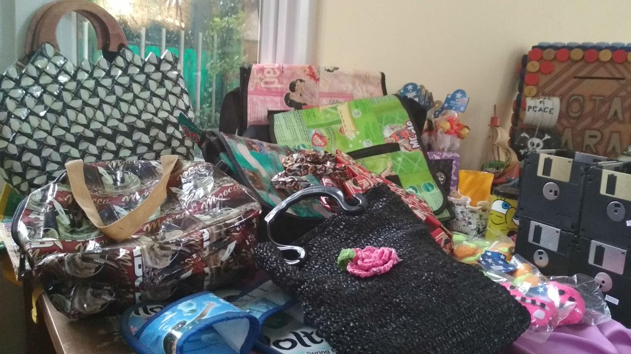 Cara Warga Cirebon Kelola Sampah Plastik