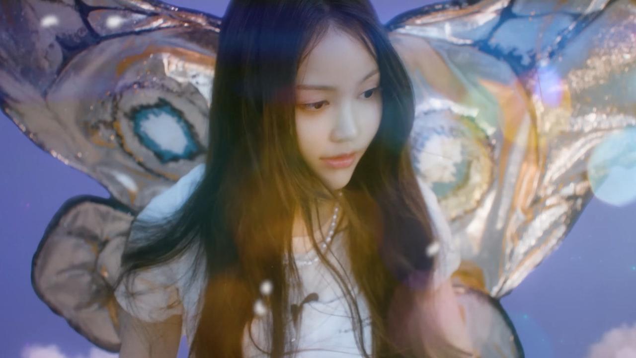 Hearts2Hearts Rilis MV Terbaru 'Butterflies' dengan Visual Memukau