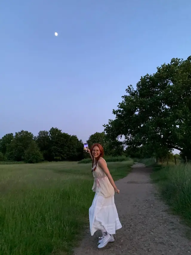 10 Inspirasi Soft Girl Outfit ala Artis, dari Jennie BLACKPINK, Wonyoung IVE,  hingga Beby Tsabina