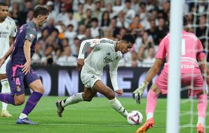 Laga kedua tim berlangsung intens dan menarik. (Thomas COEX/AFP)