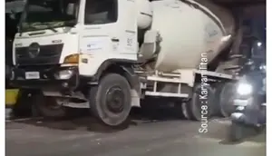 Truk Molen Sempat Nyangkut di Jembatan Matraman, Begini Penampakannya
