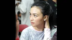 Konon, usai lebaran nanti, Ali Syakieb akan melamar pujaan hatinya. Sayangnya, saat dikonfirmasi kepada Citra, mimik wajahnya langsung berubah (Liputan6.com/Panji Diksana)