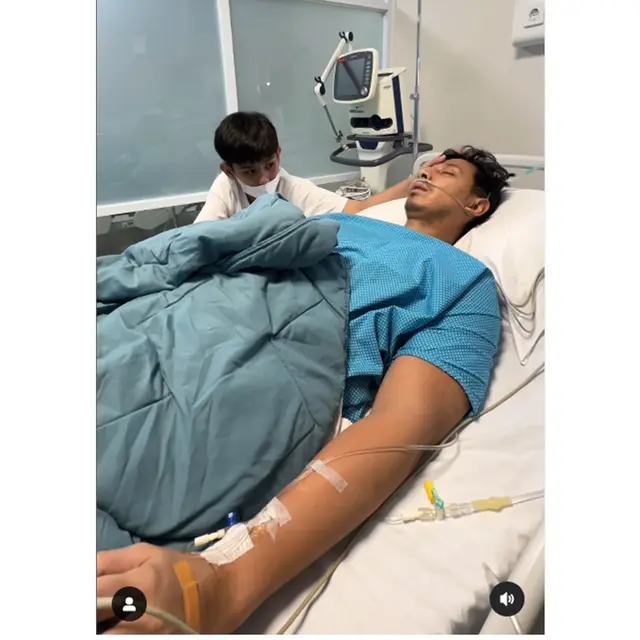 6 Potret King Faaz Selawatin Sonny Septian di Ruang ICU,