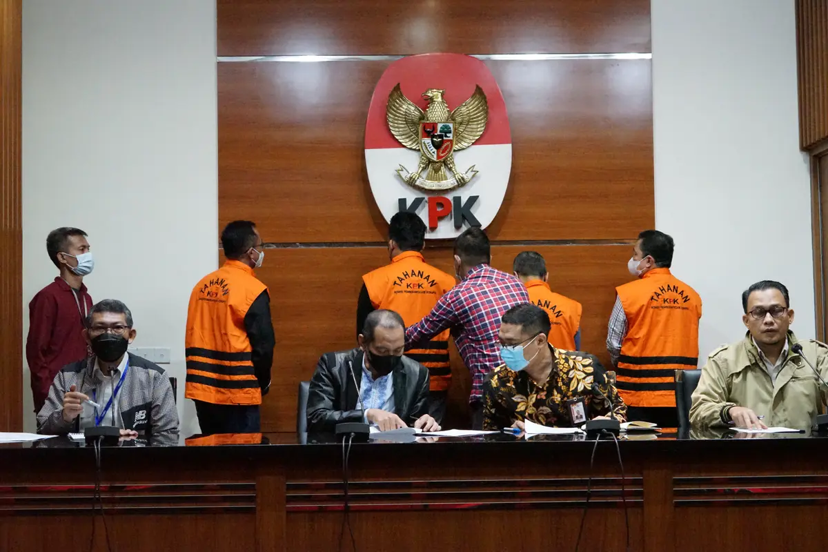 KPK menetapkan Rektor Unila Karomani dan tiga orang lainnya sebagai tersangka dugaan suap penerimaan mahasiswa baru. (Sumber Foto: KPK)