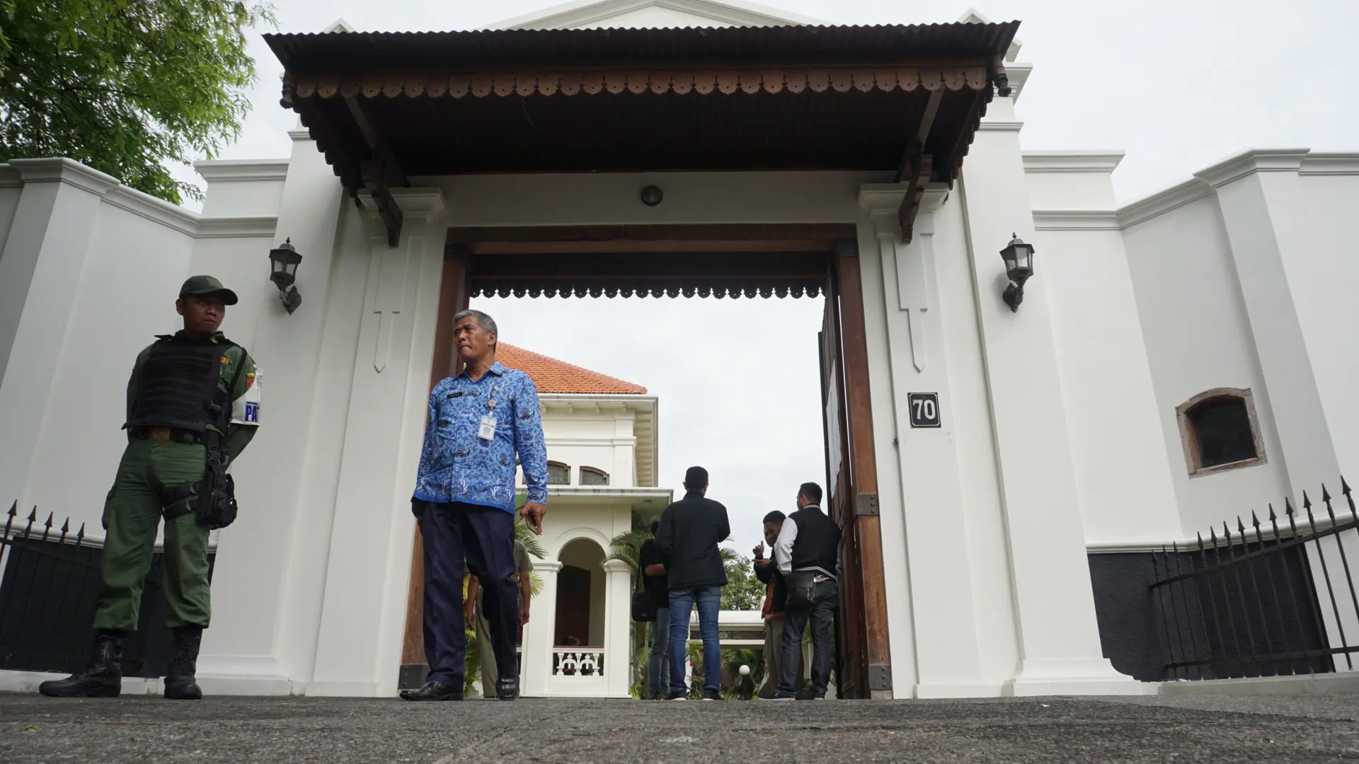 KPK menghibahkan bangunan rumah hasil rampasan milik eks Kakorlantas Djoko Susilo kepada Pemkot Solo yang akan dimanfaatkan menjadi Museum Batik.(Liputan6.com/Fajar Abrori)