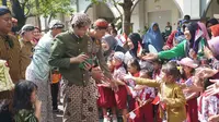 Antusiasme Masyarakat Menyambut Kirab Pusaka di Hari Jadi 831 Trenggalek (Liputan6)