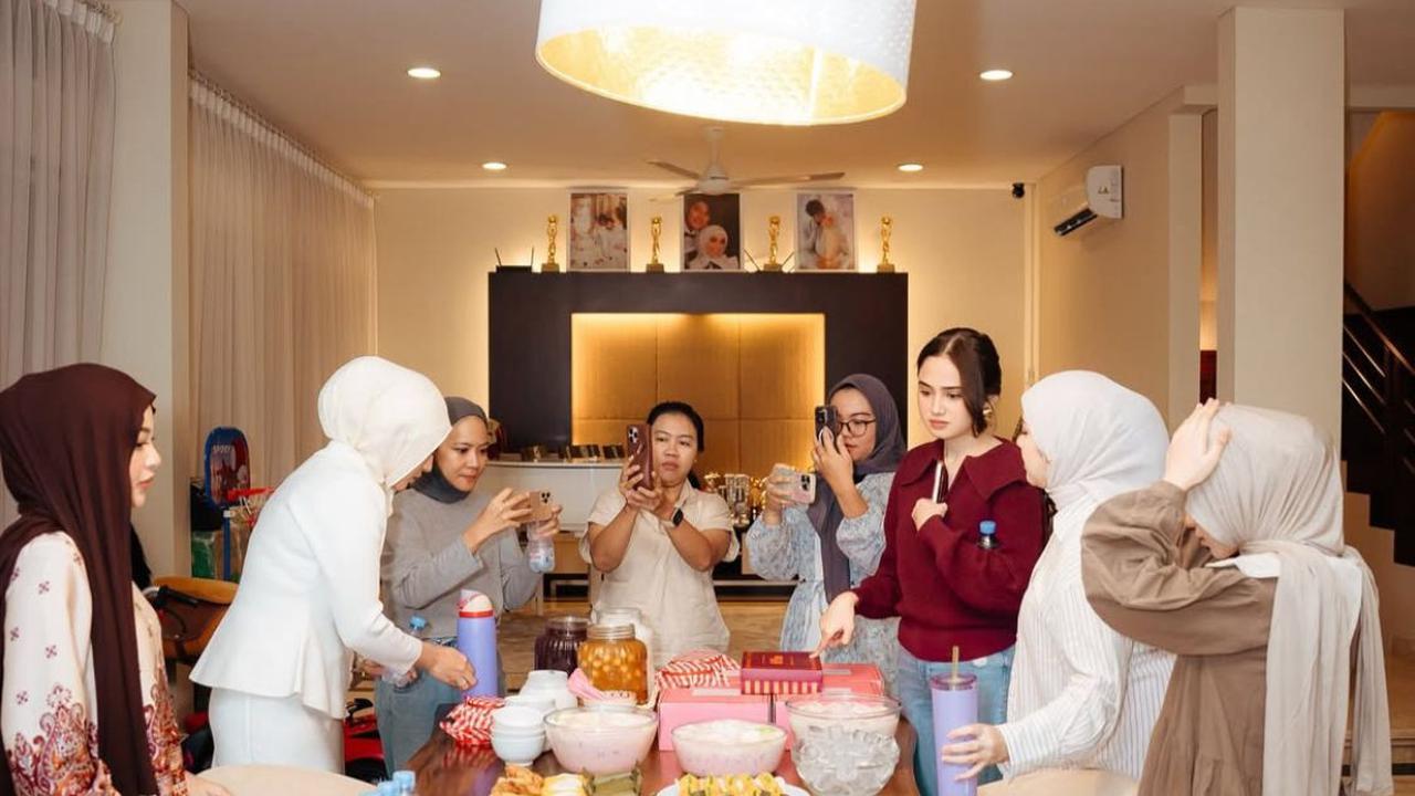7 Potret Kebersamaan Geng Artis Mamayu Saat Bukber, Tunjukkan Keakraban dan Keseruan