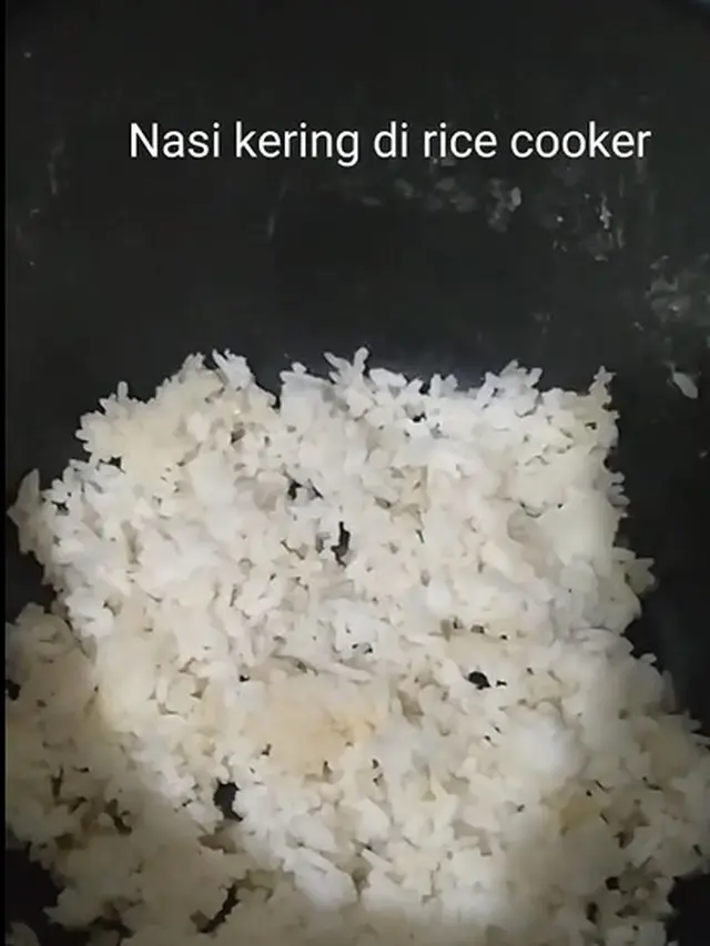 Cara Bikin Nasi Kering Sisa di Rice Cooker Jadi Pulen dan Enak Dimakan
