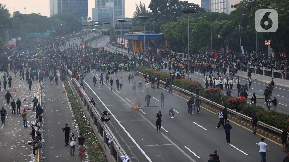 Pantang Mundur Kawal Putusan MK, Buruh Kembali Geruduk DPR Jumat 23 Agustus 2024 Berita Viral Hari Ini Jumat 13 September 2024