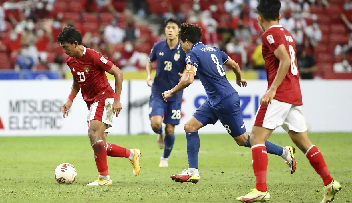 Tertinggal empat gol, Dedik Setiawan dan kawan-kawan masih mendapatkan beberapa peluang yang sayangnya belum berbuah gol. (AP/Suhaimi Abdullah)