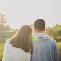 ilustrasi couple cinta/Chayantorn Tongmorn/Shutterstock