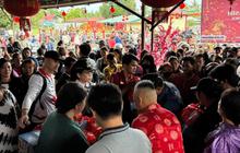 Perhakin Singkawang Salurkan 5.000 Paket Imlek, Wujudkan Kebahagiaan Warga Tionghoa