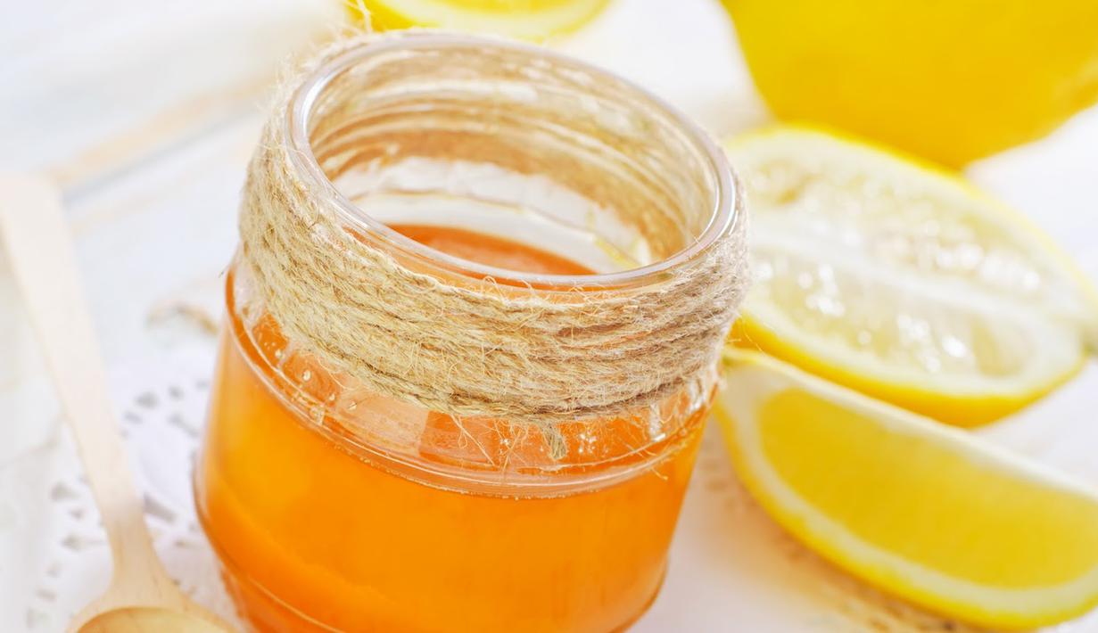 Campuran lemon dan madu bisa mengurangi rasa pedih dan mempercepat penyembuhan sakit tenggorokan. Minuman ini juga mampu mendinginkan tenggorokan dan meredakan rasa sakit saat menelan. (Istimewa)
