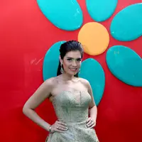 Jika banyak anak selebriti yang mengikuti jejak sang orangtua untuk tampil di layar kaca sejak kecil, lain halnya dengan Carissa Putri yang melarang Quenzino untuk menjalani kesibukan sebagai publik figur. (Andy Masela/Bintang.com)