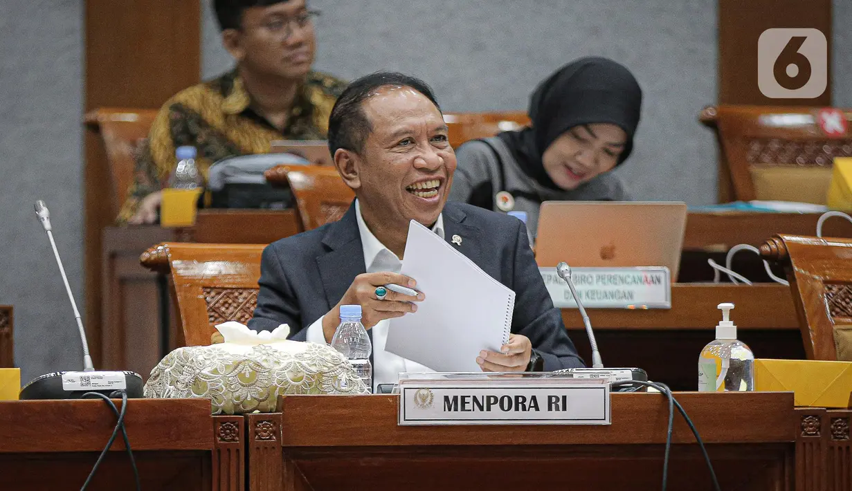 Menpora Zainudin Amali mengikuti rapat kerja dengan Komisi X DPR di Kompleks Parlemen, Senayan, Jakarta, Selasa (31/1/2023). Rapat membahas mengenai evaluasi program kerja dan anggaran tahun 2022, persiapan pelaksanaan program kerja tahun 2023, serta program anggaran Kemenpora sesuai struktur organisasi baru. (Liputan6.com/Faizal Fanani)