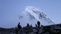 Gunung Everest (sumber: unsplash)