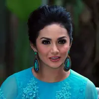 Lebaran momen untuk Krisdayanti bersilaturahmi dengan kerabat dan saudara. (Bintang/Deki Prayoga)