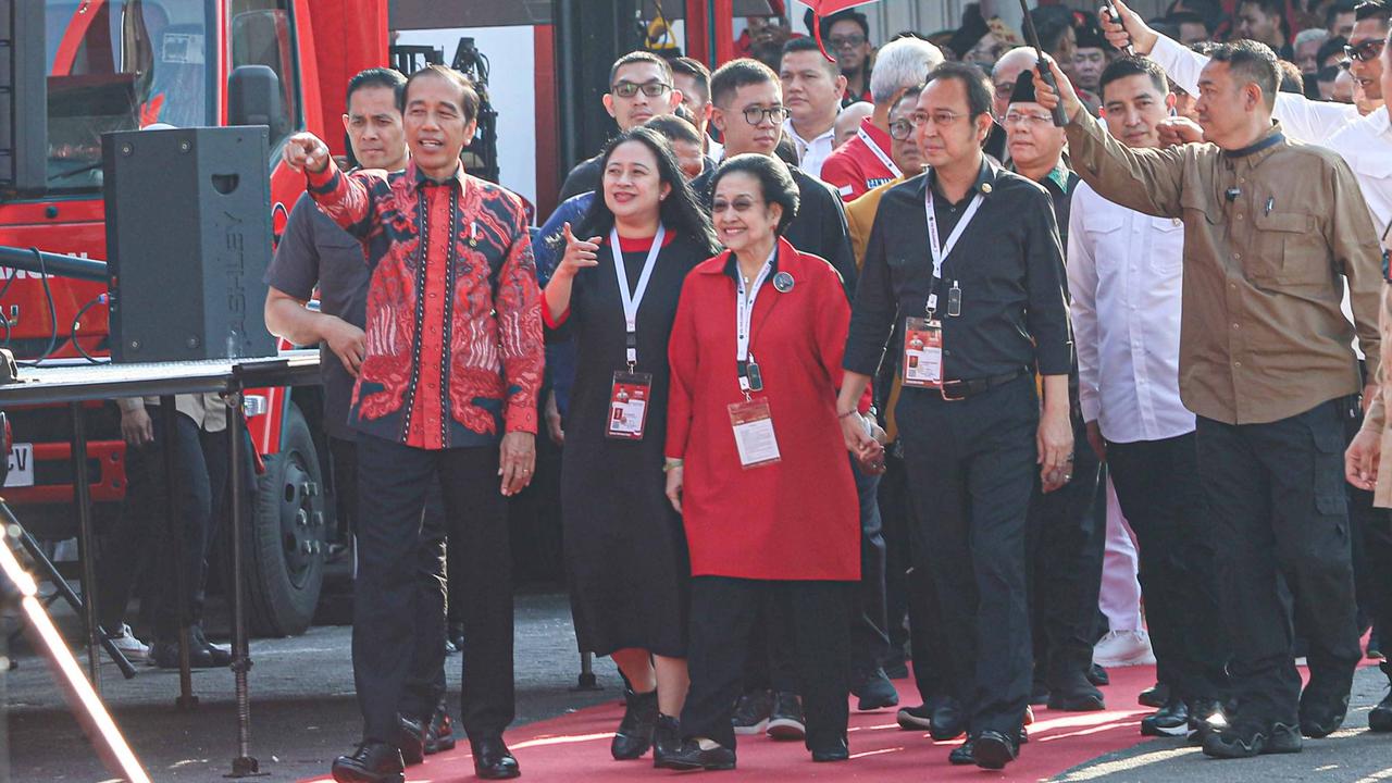VIDEO: Kompak Jokowi, Gibran dan Bobby Tanggapi Santai Usai Resmi Dipecat dari PDIP