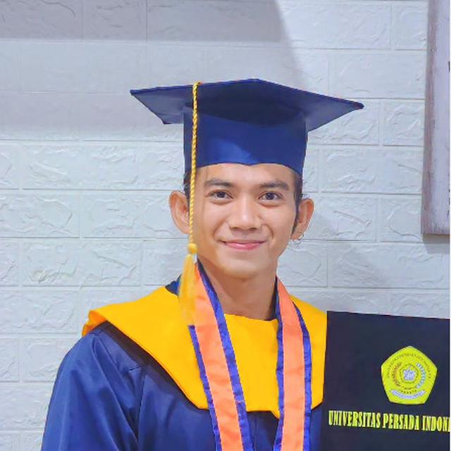 6 Potret Wisuda Rizki DA Didampingi Hersa Rahayu,
