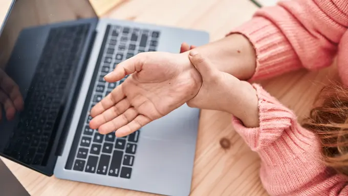 Jangan Diabaikan, Nyeri di Ibu Jari Bisa Jadi Tanda De Quervain Syndrome! [Dok/freepik.com]