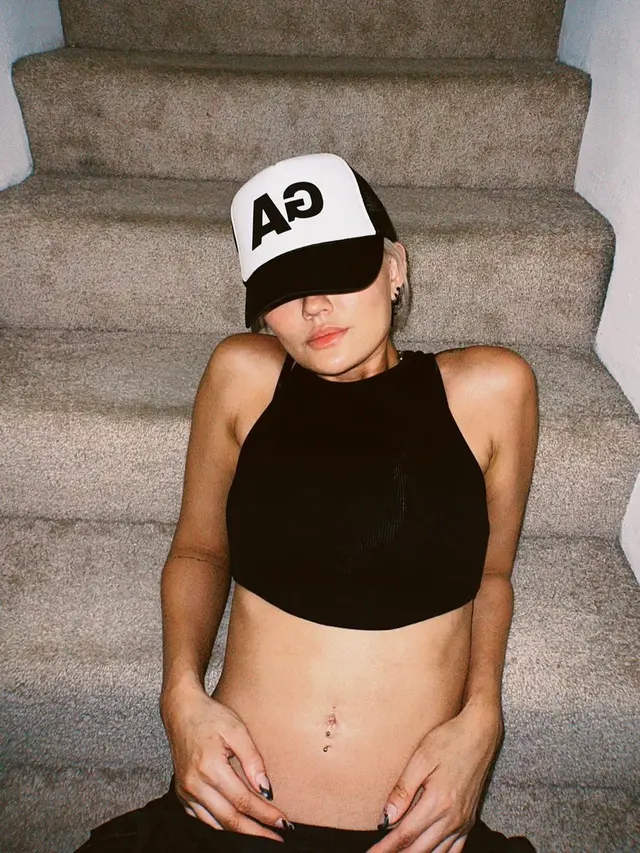 Gaya Agnez mo Pamer Perut Rata, Makin Keren