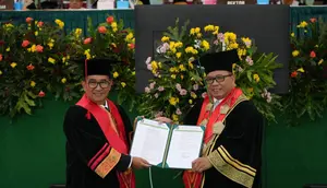 Penjabat (Pj) Gubernur Kalimantan Timur, Akmal Malik (kiri) dikukuhkan gelar Profesor Kehormatan Bidang Ilmu Hukum Fakultas Hukum Universitas Islam Sultan Agung (Unissula) Semarang (Istimewa)