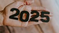 Ilustrasi Tahun Baru 2025 - (Kelly Sikkema/unsplash.com)