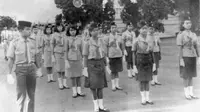Pakaian Dinas Upacara (PDU) Paskibraka Nasional angkatan pertama, yaitu tahun 1967 adalah baju Pramuka. Sri Anggraeni, Purna Paskibraka Nasional 1967 mengatakan, para anggota yang merupakan pelajar mengenakan setelan berwarna cokelat muda dan cokelat muda. (Foto: Budi/Purna Paskibraka Nasional 1978)