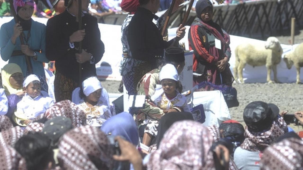 Ritual potong rambut anak gimbal ramaikan Dieng Culture Festival