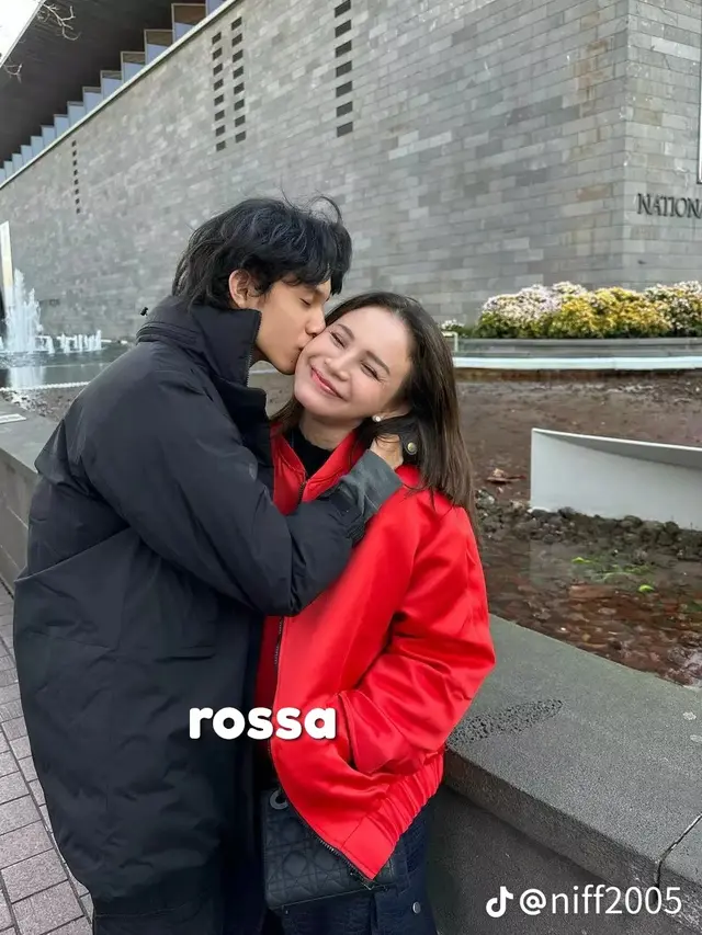 7 Potret Artis dan Seleb Cantik yang Punya Anak Bujang, Putra Sarah Azhari Bikin Salah Fokus