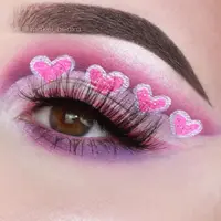 Eyeshadow bentuk hati yang pas untuk hari Valentine. (Instagram/makeupedka).