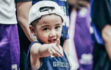 7 Potret Menggemaskan Rayyanza Turun ke Lapangan IBL Kawal Pertandingan Rans Simba, Aura Bos Kecil Kian Terpancar