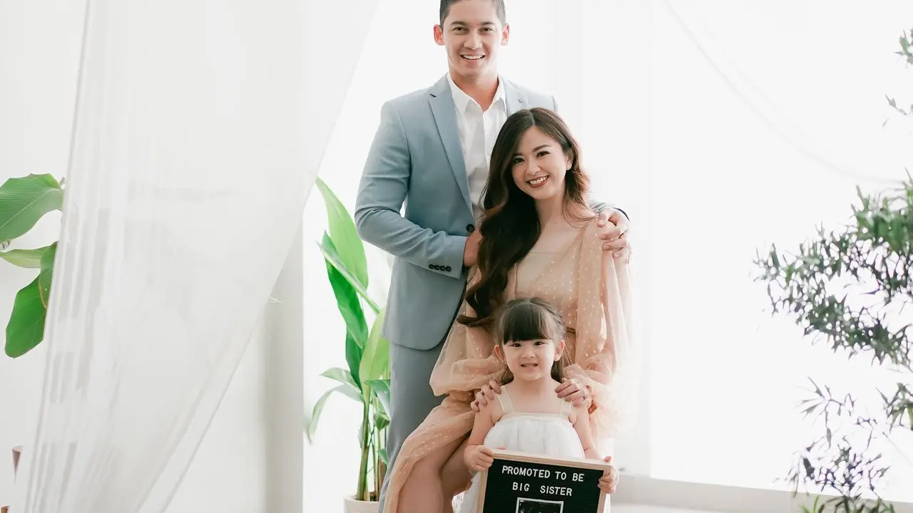 Umumkan Hamil Anak Kedua, Ini 7 Pemotretan Franda dan Samuel Zylgwyn Bersama Buah Hati
