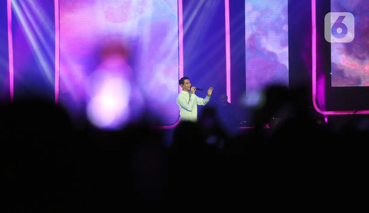 Solois Afgan tampil pada hari kedua BNI Java Jazz Festival 2022 di JIExpo Kemayoran, Jakarta Pusat, Sabtu (28/5/2022). Perhelatan musik BNI Java Jazz Festival 2022 digelar pada 27-29 Mei dengan menampilkan musisi-musisi dari dalam dan luar negeri. (Liputan6.com/Johan Tallo)