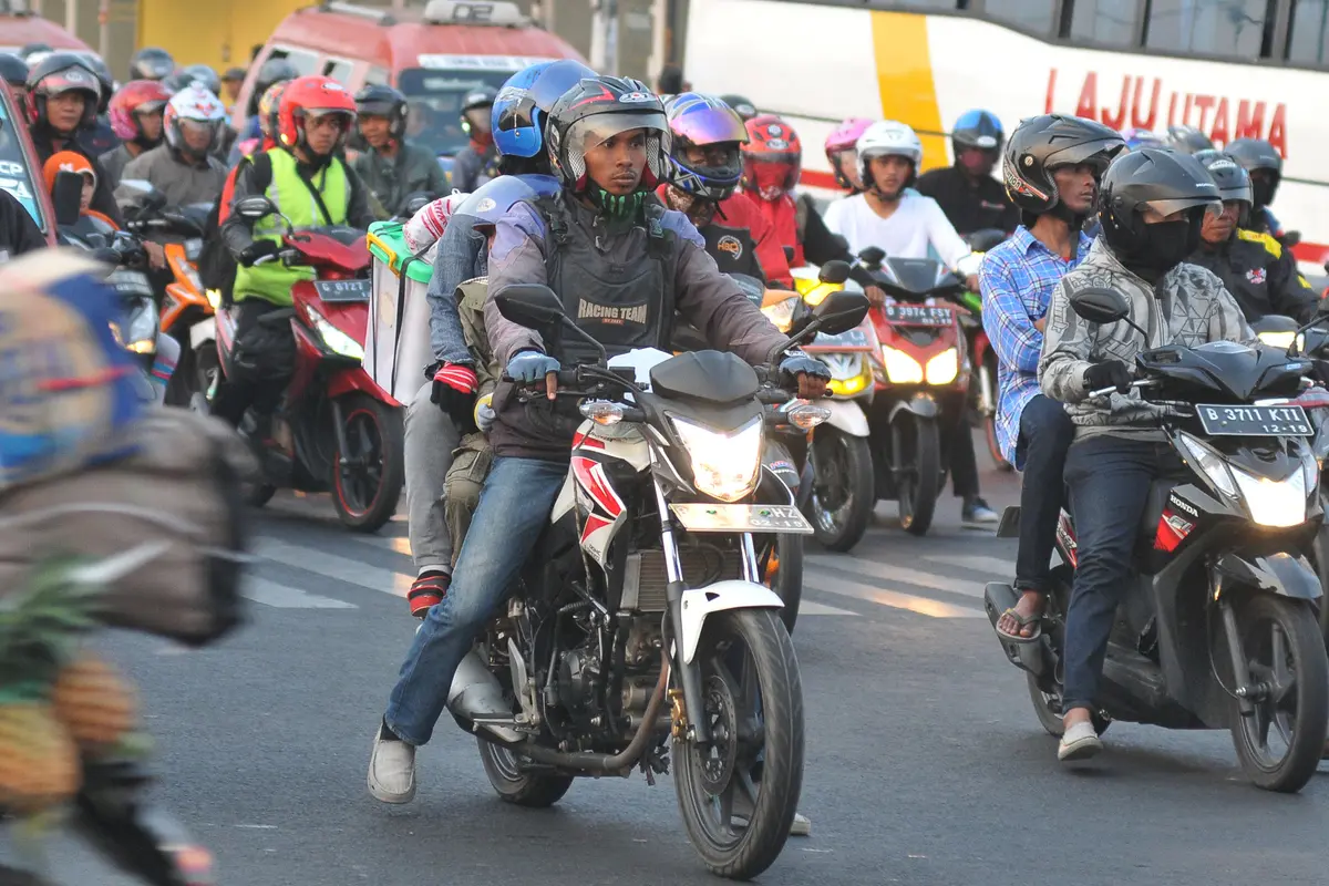 20150721- Arus Balik Pemudik Bermotor-Bekasi