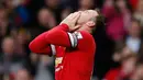 Penyerang Manchester United, Wayne Rooney merayakan selebrasi usai mencetak gol ketiga saat Laga Liga Premier Inggris di Stadion Old Trafford, Inggris(15/3/15). Manchester United menang 3-0 atas Tottenham Hotspur. (Reuters/Carl Recine)