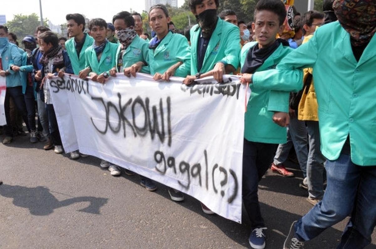 Ratusan mahasiswa gelar 'Sidang Rakyat' di depan Istana Merdeka