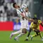 Nico Gonzalez mencoba mempertahankan bola dari kejaran Hassane Kamara di laga Juventus vs Udinese, Senin (19/5/2025). (Spada//LaPresse via AP)