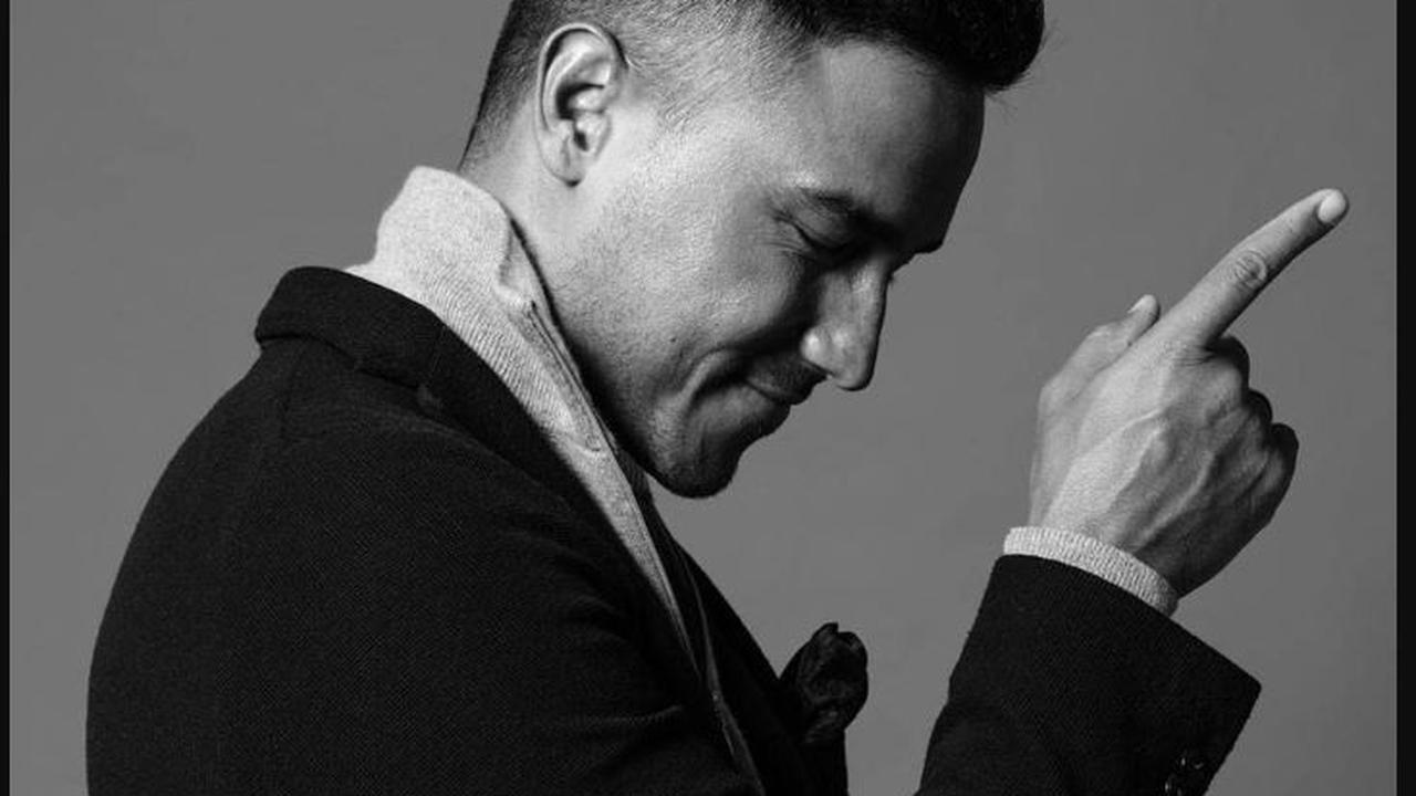 Hamish Daud Resmi Berusia 40 Tahun, Dirayakan dengan 4 Kue Ulang Tahun Serba Biru