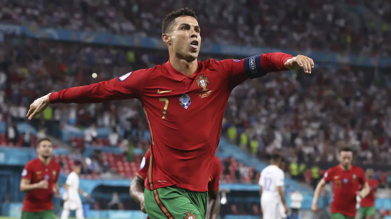 Foto Piala Eropa: 5 Fakta Menarik usai Laga Imbang 2-2 Portugal Kontra Prancis di Euro 2020, Termasuk Cristiano Ronaldo Sejajar Ali Daei