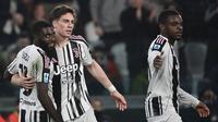 Pemain Juventus merayakan gol yang dicetak Kenan Yildiz (tengah) ke gawang Pisa dalam laga giornata 28 Serie A Liga Italia di Allianz Stadium, Minggu (8/3/2026) dini hari WIB. (Isabella BONOTTO / AFP)