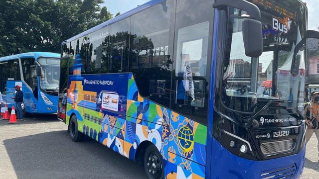 Kemenhub memperluas program Buy The Service (BTS) Teman Bus ke Jawa Barat. Mulai 27 Desember 2021, kehadiran bus yang dinamai Trans Metro Pasundang ini akan melayani masyarakat Bandung dan sekitarnya. (Dok Kemenhub)