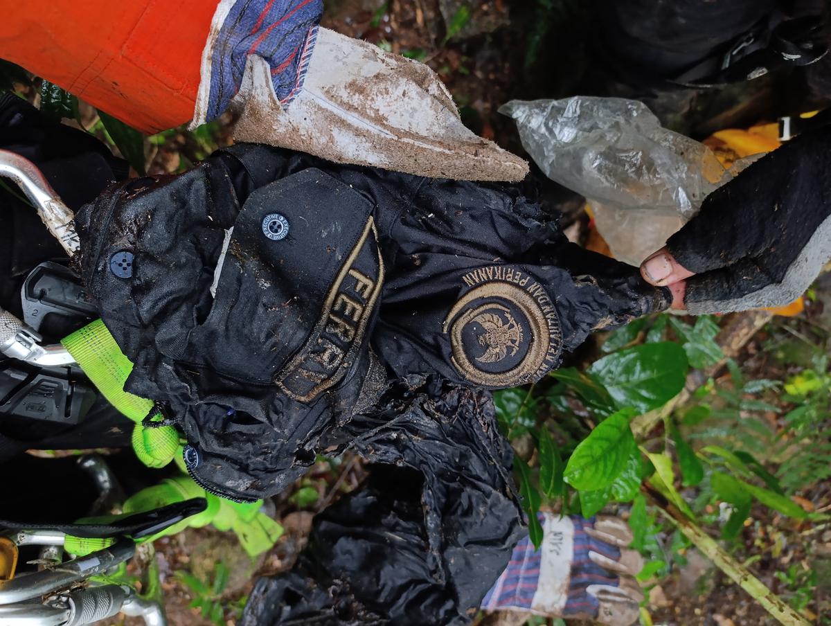 Di Lokasi Pencarian, Tim SAR Gabungan Temukan Barang Kru dan Penumpang ATR 42-500