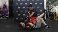 Petarung Filipina, Geje Eustaquio, saat menggelar latihan terbuka jelang laga One Championship di Senayan, Jakarta, Kamis (14/07/2017). Pertarungan tersebut akan berlangsung di JCC, Jakarta, Sabtu (16/9/2017). (Bola.com/M Iqbal Ichsan)