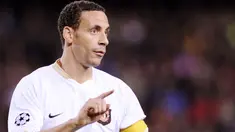Rio Ferdinand - Ferdinand merupakan bek tengah yang komplit dan selalu menjadi pilihan utama di skuat Setan Merah. Tampil disiplin dan tak kenal kompromi di lapangan menjadikannya sebagai sosok yang ditakuti penyerang lawan. (Foto: AFP/Lluis Gene)