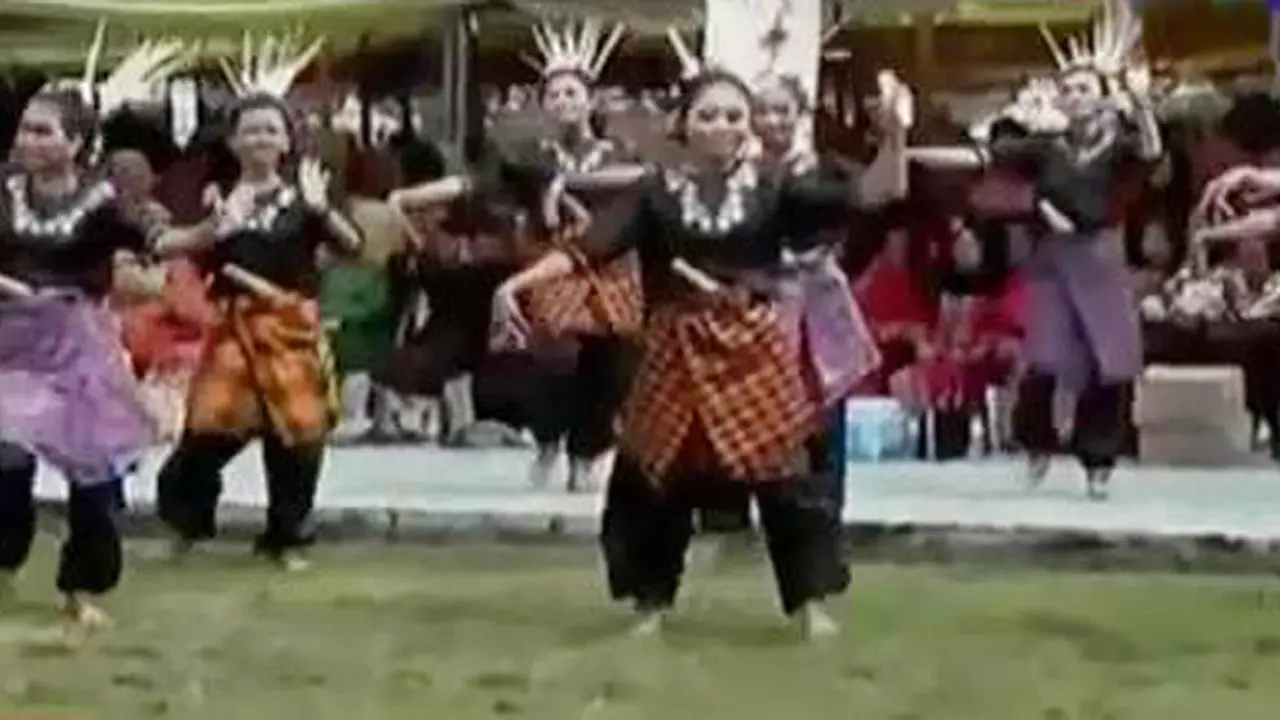 Aksi Tari Marennu Para Pelajar Sambut Milad Pinrang