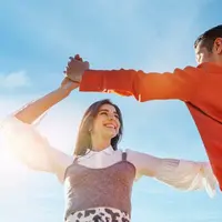 Menjalin hubungan dengan orang yang tepat. (Foto: Freepik)